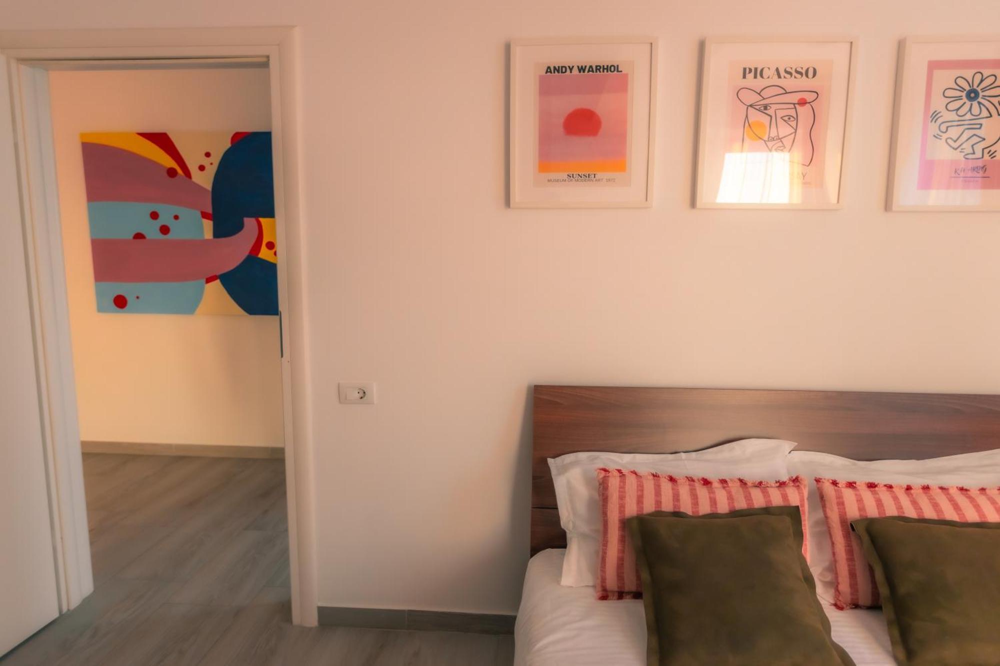Sunset Apartment - Central Apt With Rooftop Garden Bucarest Exterior foto
