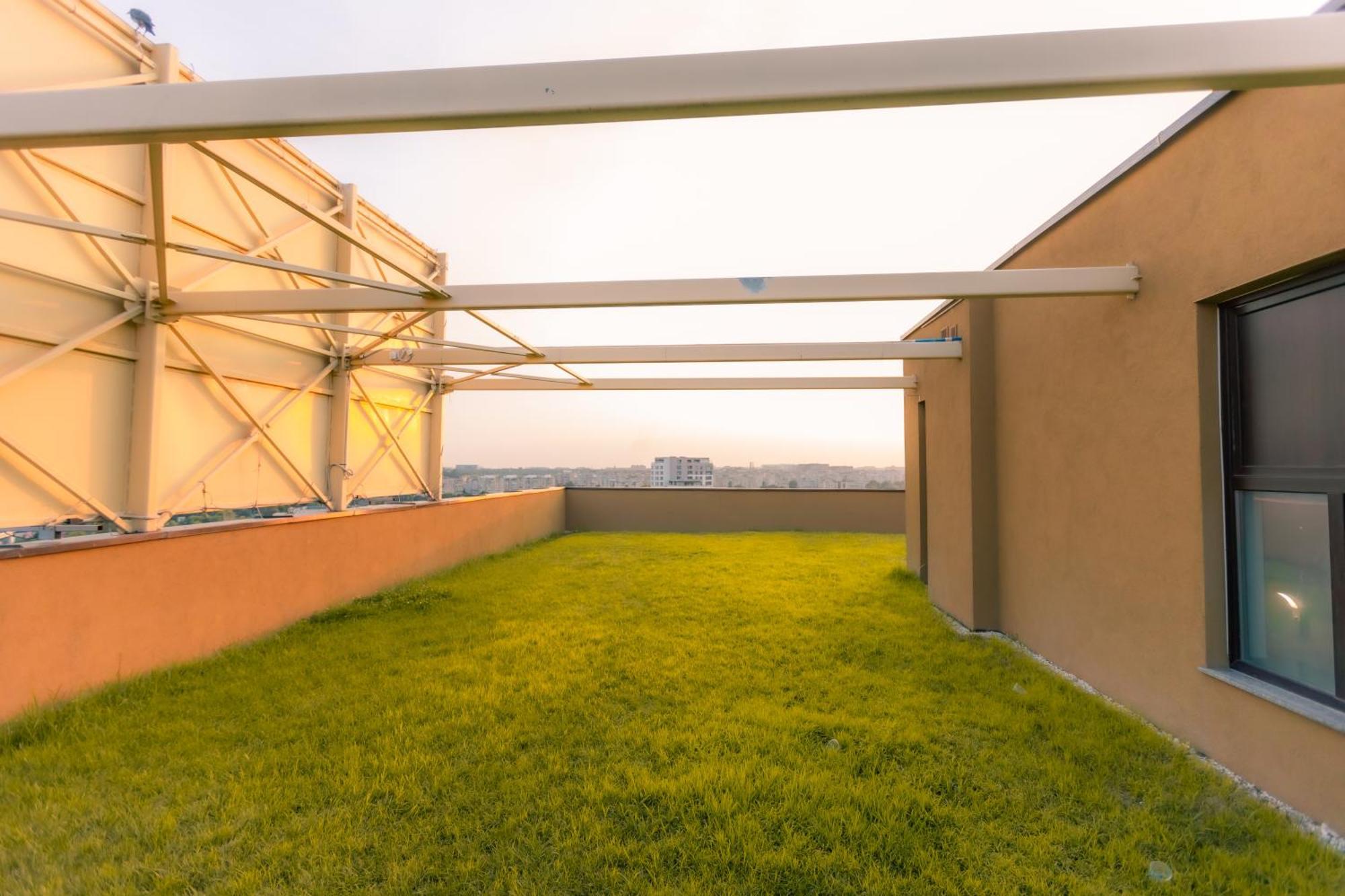 Sunset Apartment - Central Apt With Rooftop Garden Bucarest Exterior foto