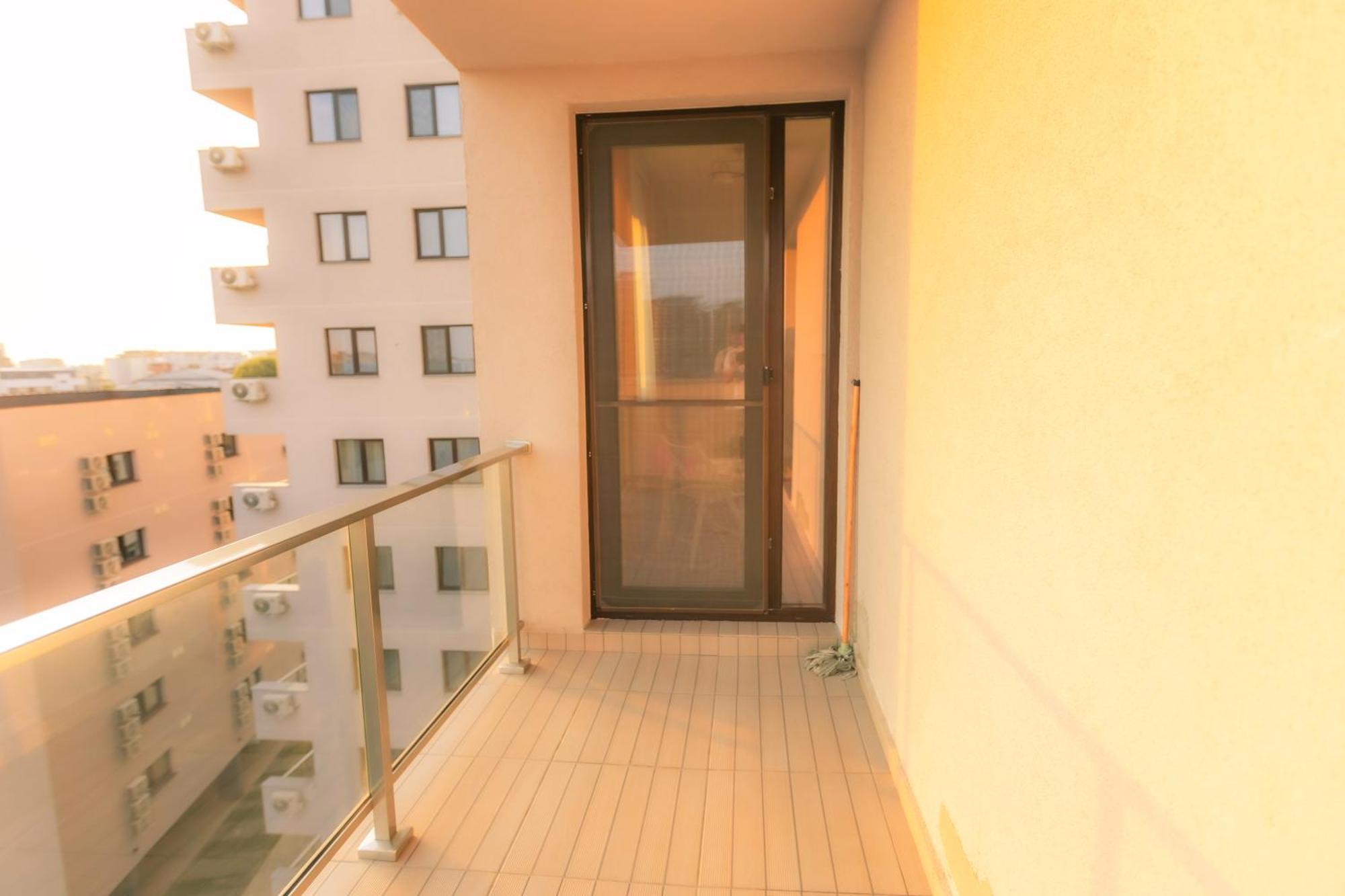 Sunset Apartment - Central Apt With Rooftop Garden Bucarest Exterior foto