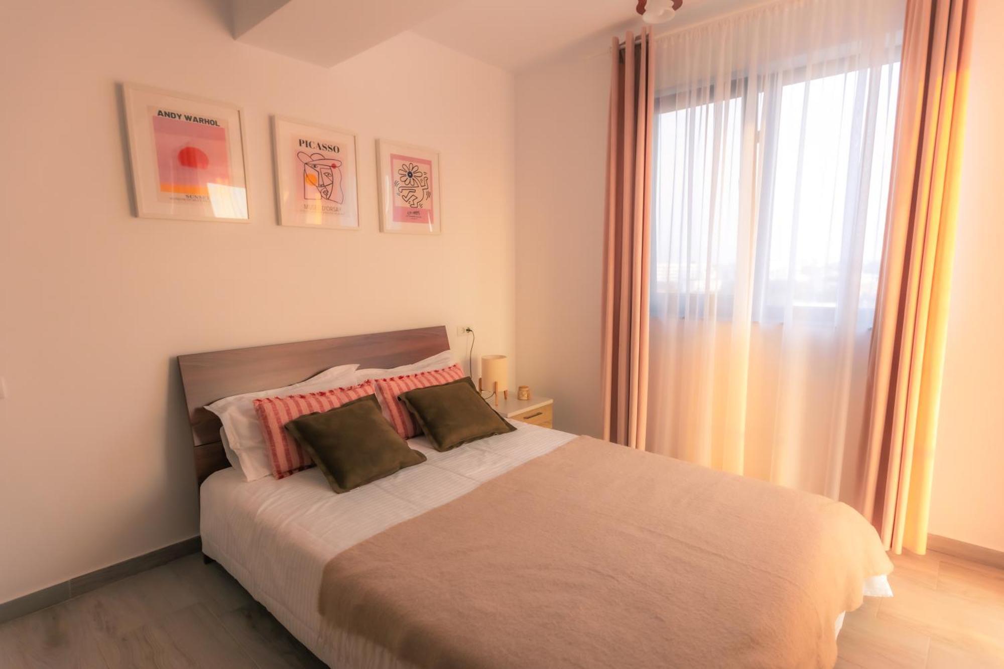 Sunset Apartment - Central Apt With Rooftop Garden Bucarest Exterior foto