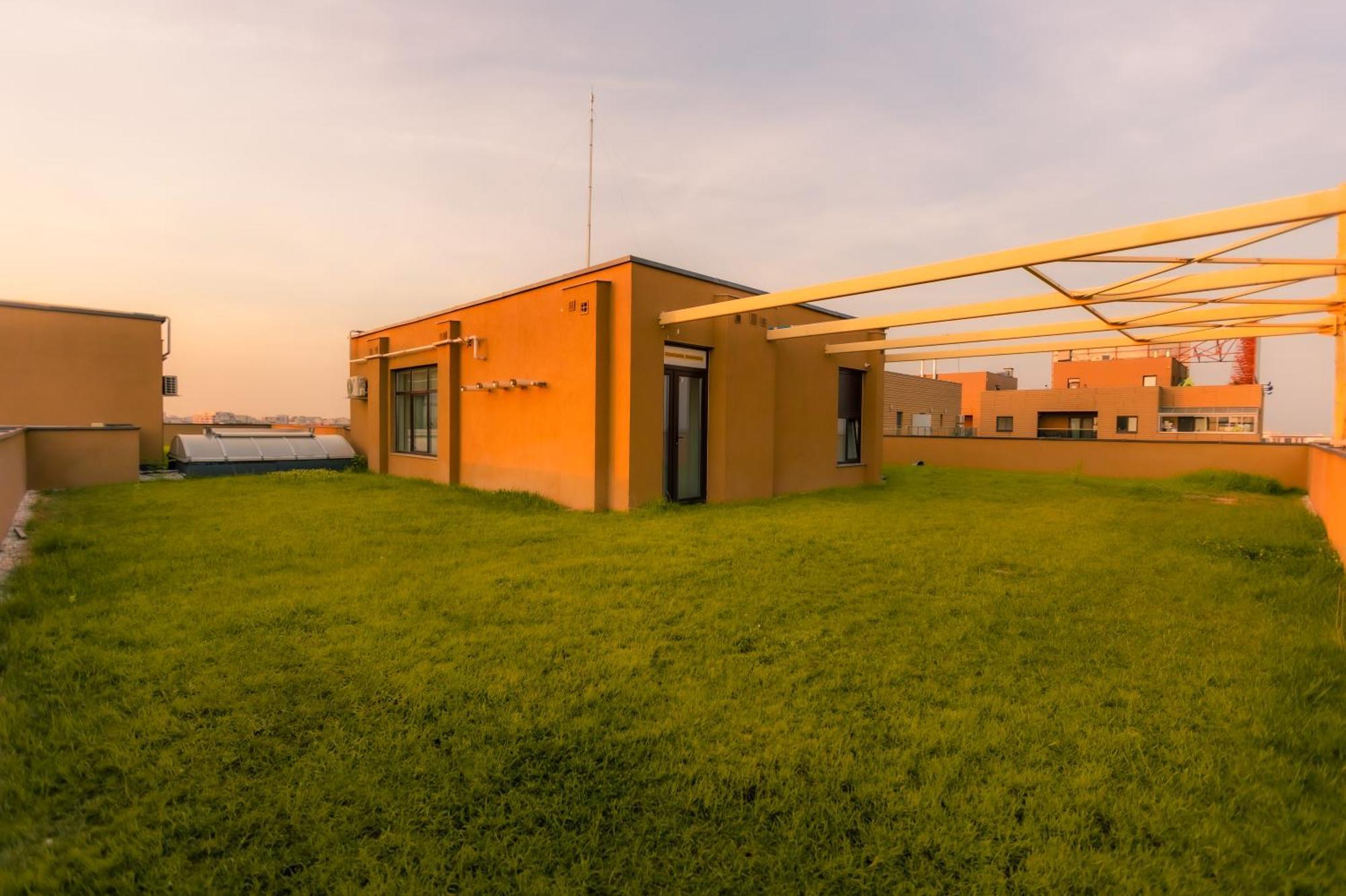 Sunset Apartment - Central Apt With Rooftop Garden Bucarest Exterior foto