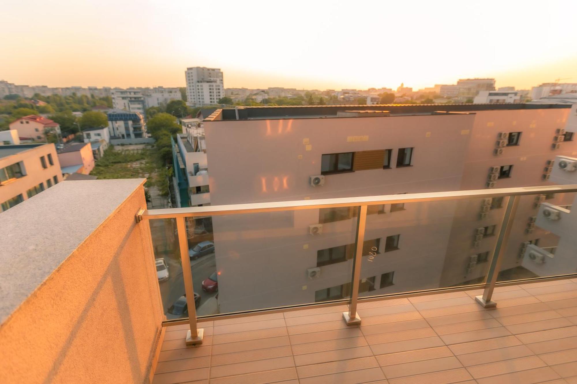 Sunset Apartment - Central Apt With Rooftop Garden Bucarest Exterior foto